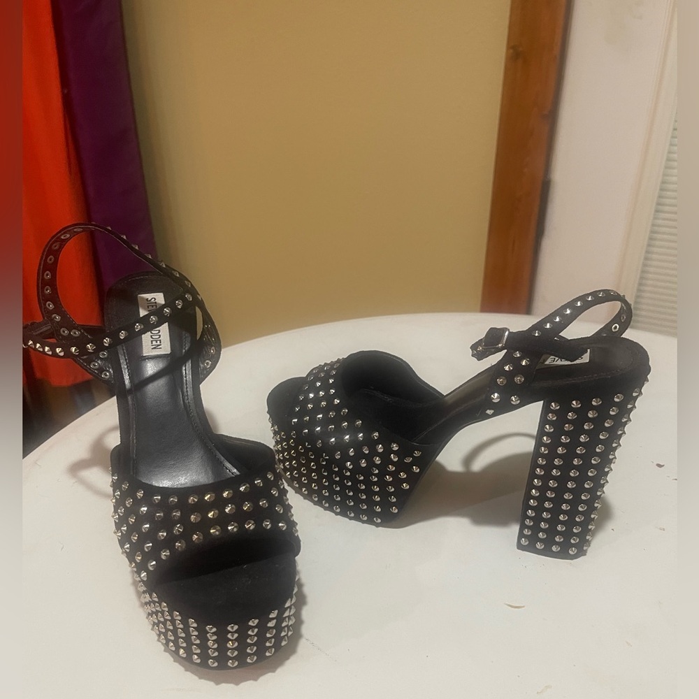 Studded Heel - Picture 4 of 4